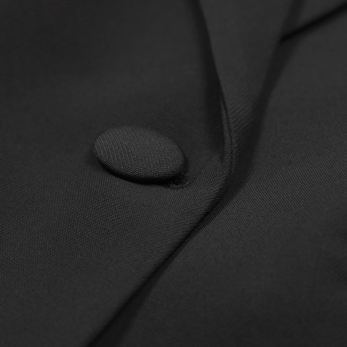 Wysokiej jakości, wyszczuplający komplet damski na wiosnę i jesień - modny, elegancki, biznesowy, z długim rękawem.