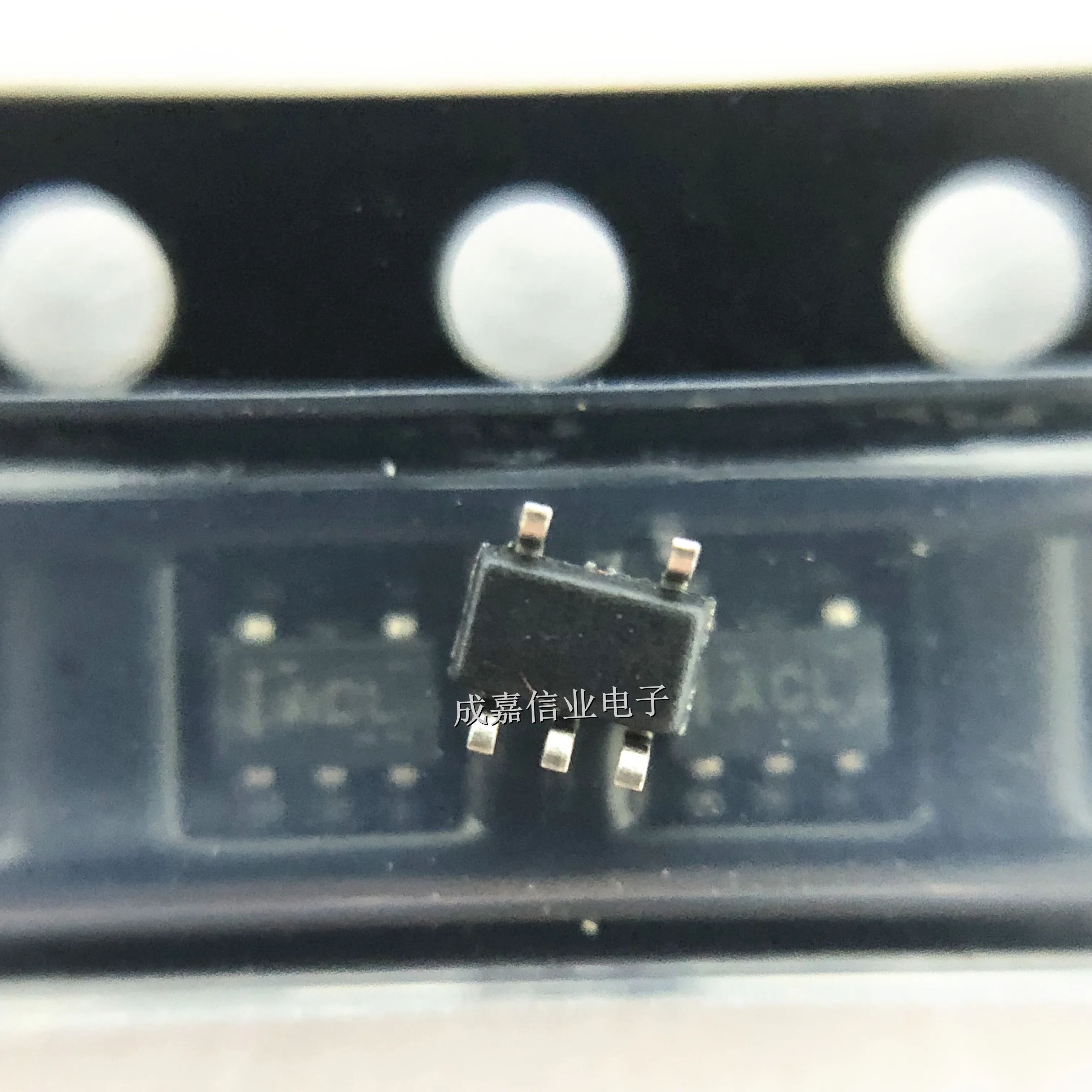 10pcs/Lot SN74AHC1G04DCKR SC-70-5 MARKING;ACL Inverter 1-Element 5-Pin 2V-5.5V Operating Temperature:- 40 C-+ 125 C