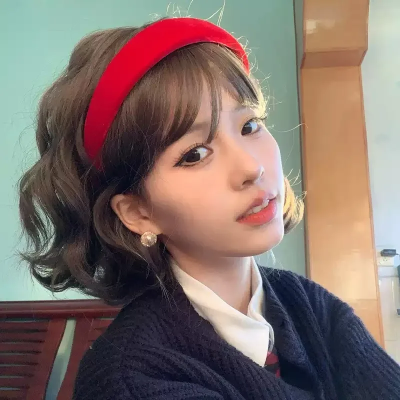 Young Fluffy Water‑Wave Wool Curl Short Bob Full Wig Heat‑Resistant Synthetic Wig Casual Daily Looks Party Cosplay Photography
