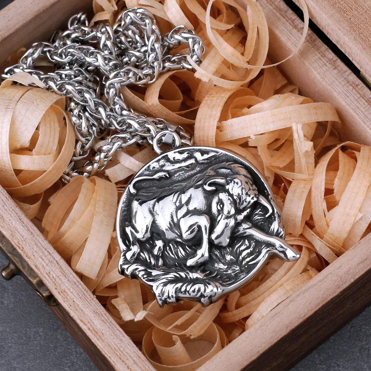 Stainless Steel Animal Angry Bull Necklace Men Women Vintage Fashion Charm Pendant Necklace Biker Chain Jewelry Christmas Gift