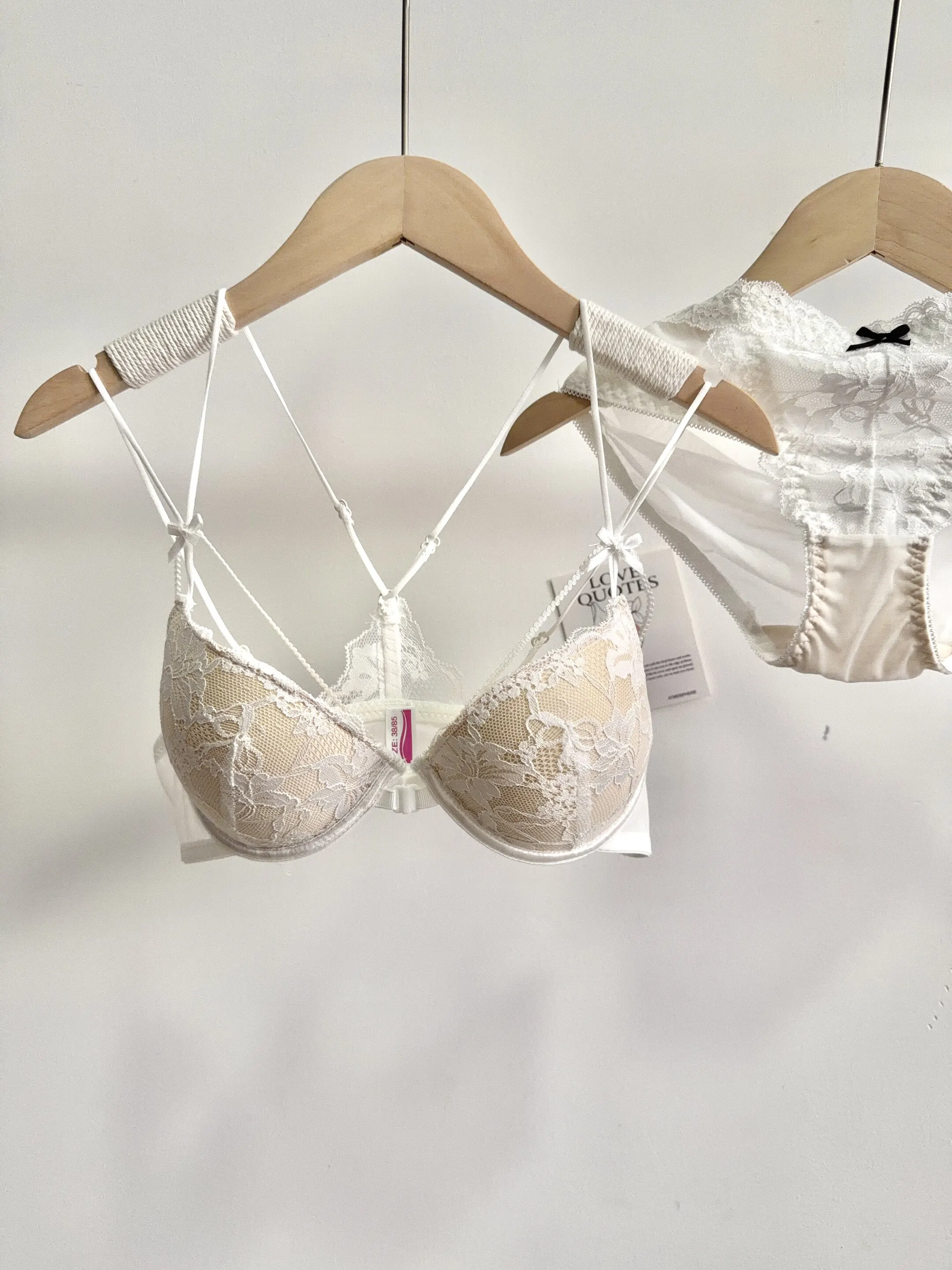 Lace Romantic Pure Desire Style Front-Closure Bra, Wireless, Push-Up for Small Bust & Enhanced Cleavage, Sexy Back Design with T