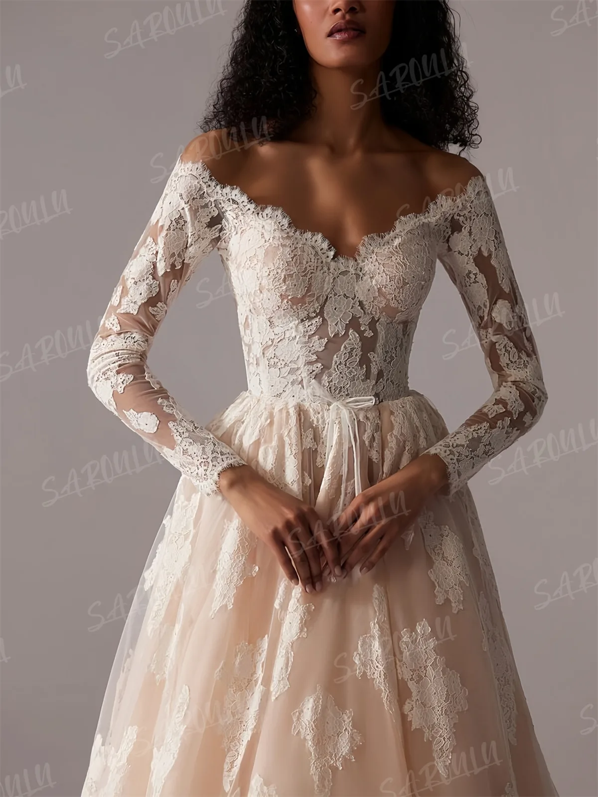 Vestido de novia de encaje con forro champán y hombros descubiertos, mangas completas, una línea de tul, vestidos de novia románticos personalizados para mujer 2025