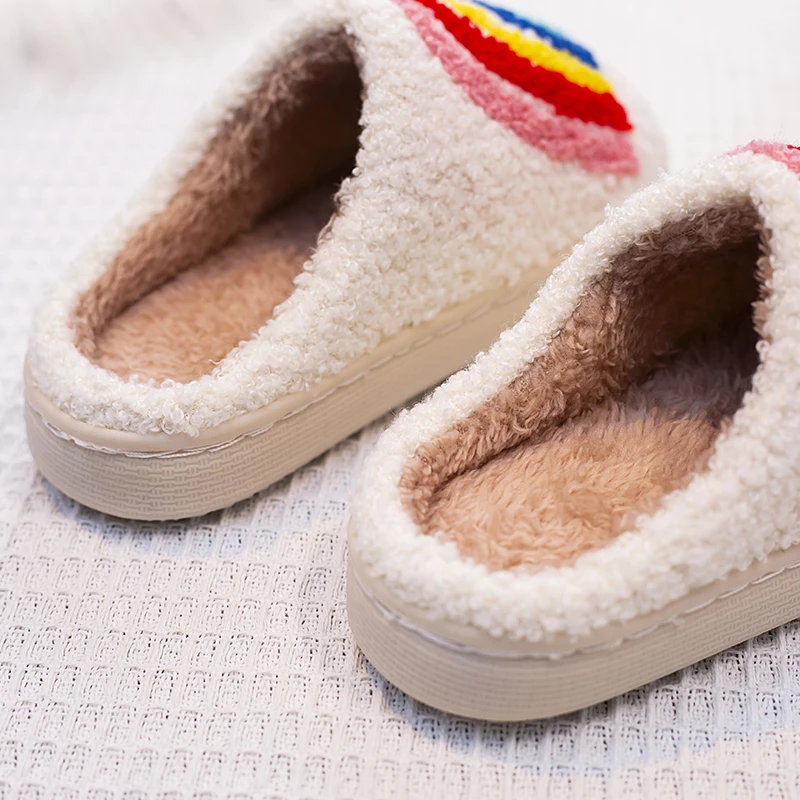 شباشب مهدئة للأطفال خفيفة الوزن ومريحة للأطفال للخريف والشتاء سهلة الارتداء في الأماكن المغلقة