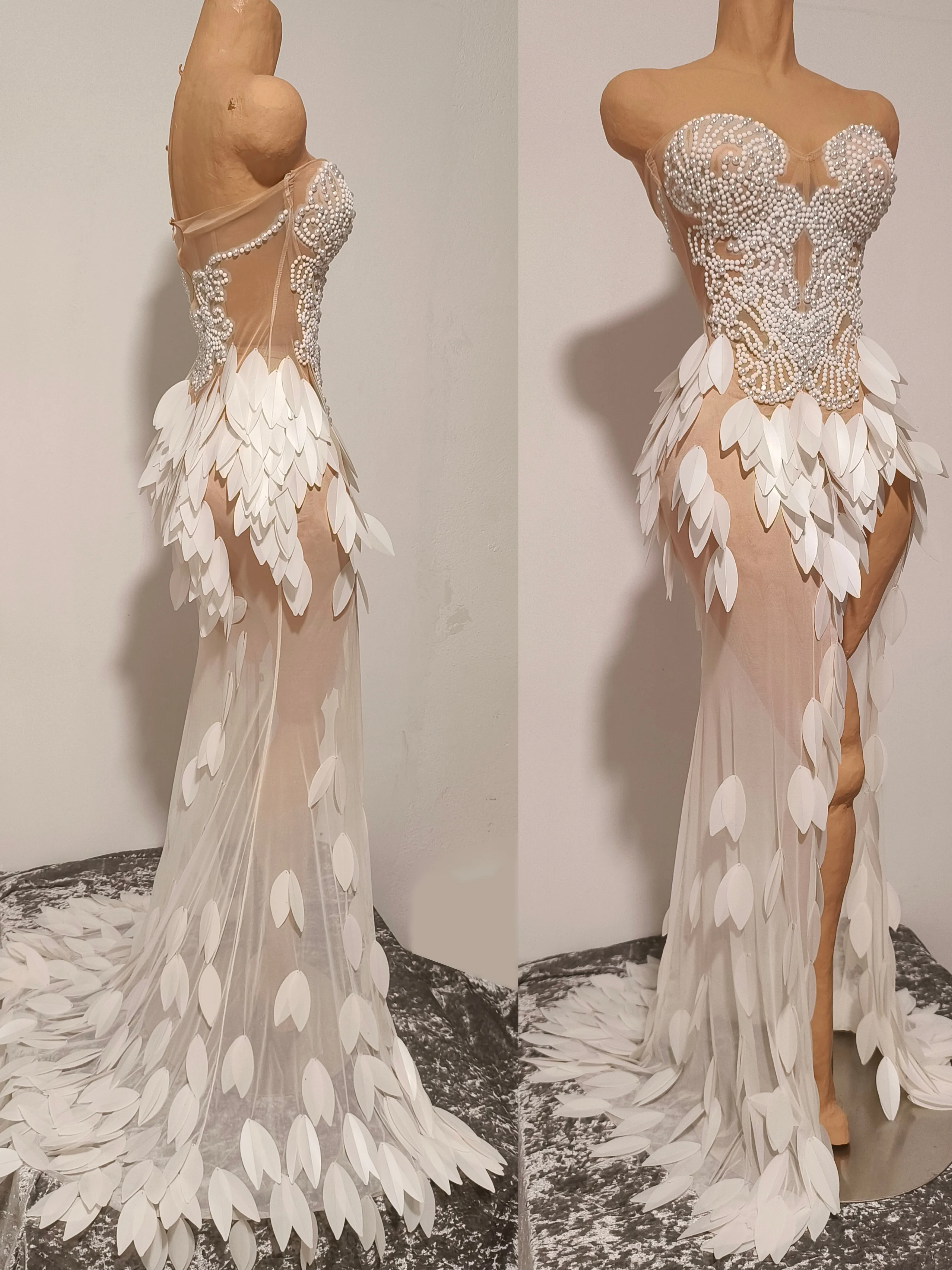 Vestido luxuoso com contas de cristal e pescoço, saia de tule em camadas de folhas brancas 3d, tapetes vermelhos, apresentações de palco, vestido de festa à noite