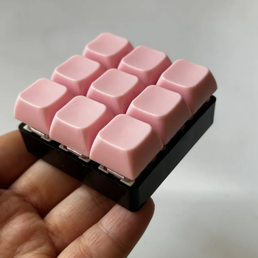 Relaxing DIY Keyboard Fidget Keychain Keys Button Keycap Finger Keyboard Cap 4/9Keys Relief Stress Pinch Toy Adult
