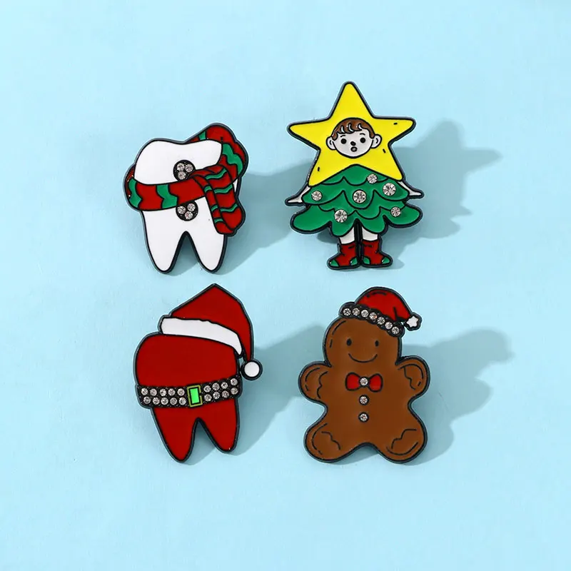 Ziemlich Cartoon Weihnachten Thema Pins Hut Schal Zahn Figur Baum Emaille Broschen Weihnachtsgeschenk Günstige Schmuck Artikel Großhandel