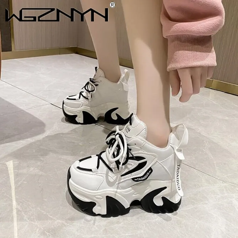 

2024 Women Thick Leather Chunky New Winter Hidden Heels Casual Sport Dad Shoes 10CM Thick Sole Platform Warm Fur Sneaker Woman