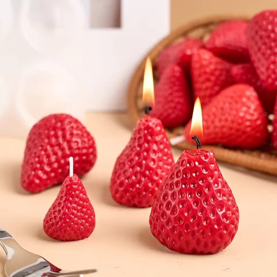Imitation Strawberry Shaped Aromatherapy Soy Candle Creative Fragrance Handmade Candle Decoration Strawberry Candle Ornament