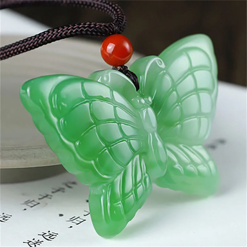 

Xinjiang natural Hetian green butterfly jade pendant is versatile for men and women