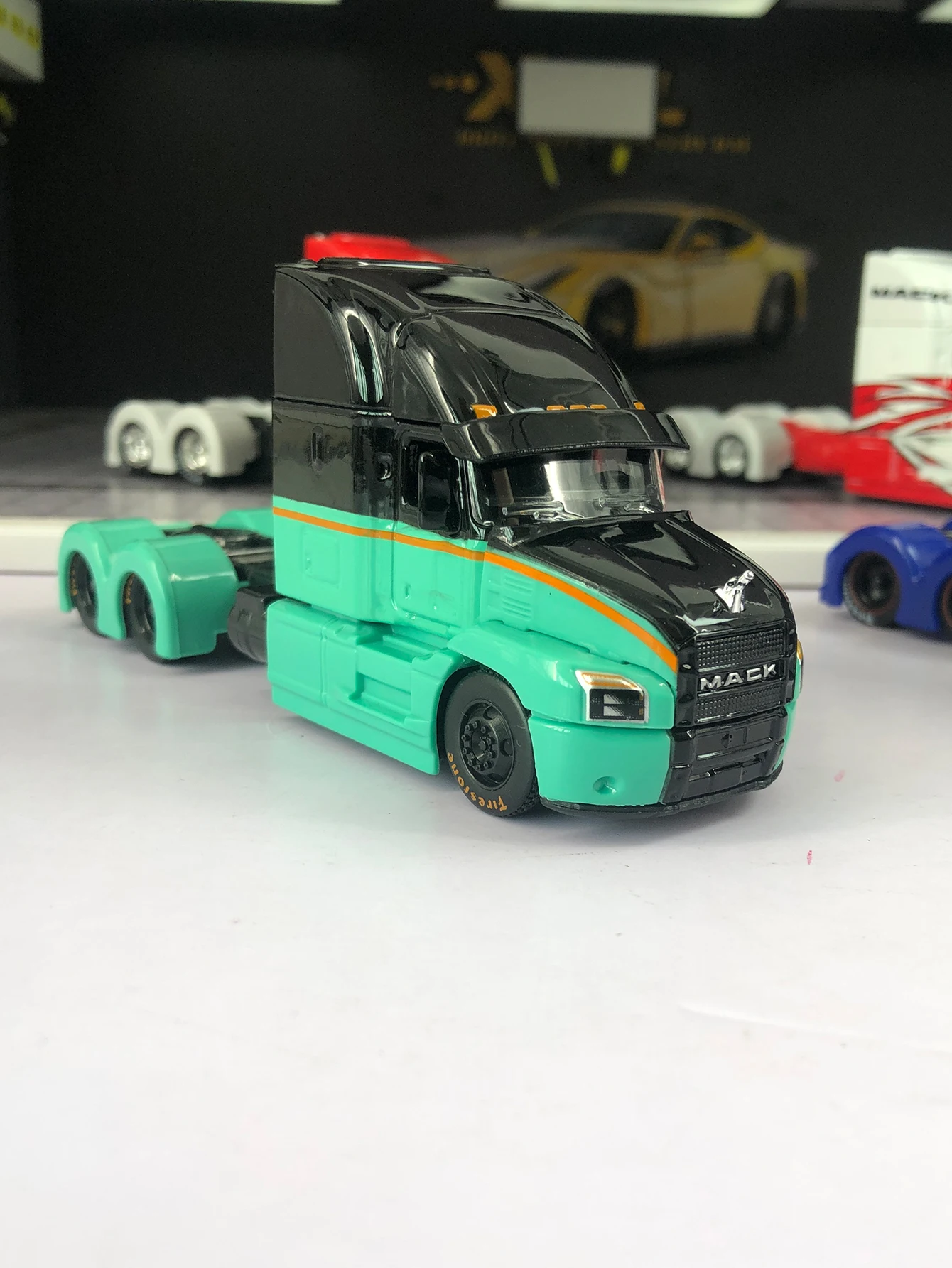 

Модель автомобиля Maisto 1:64 Mack Anthem, декоративная деталь из цинкового сплава, коллекционный подарочный автомобиль.
