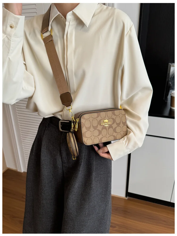 Advanced Women's 2026 New Retro Printed Wide Shoulder Strap Small Square Bag Fashion Single Shoulder Diagonal Cross Bag Trendy