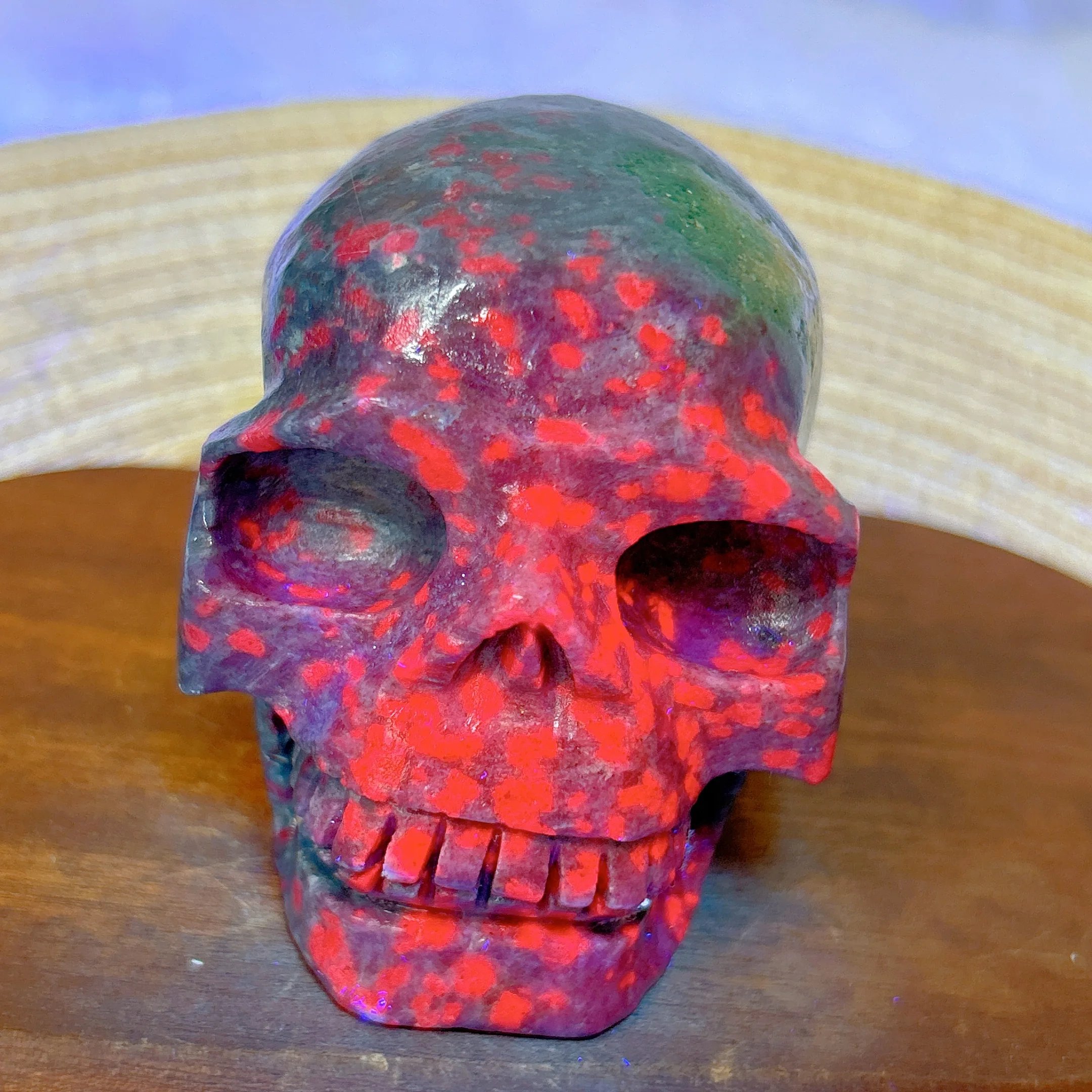 Healing Rare Natural Crystals Ruby Kyanite Skull Carving UV Light Reactive Flashy Stone Energy Ornament Home Decorations Gift