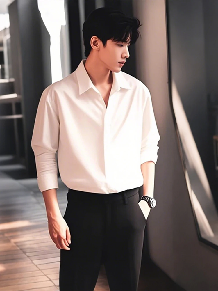 

Белая мужская модная рубашка с длинным рукавом в британском стиле, многослойная, для ношения под костюм, молодежная, популярная, летняя, тонкая модель 2025 года