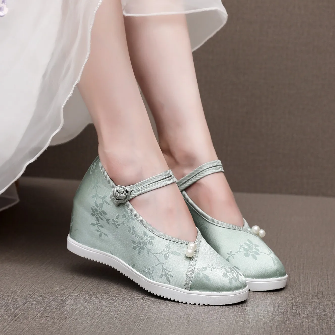 The Han-Style Clothing Shoes Women's Spring and Summer Old Beijing Cloth Zen Embroidered Low Heel Ethnic Style Tea Artist Work