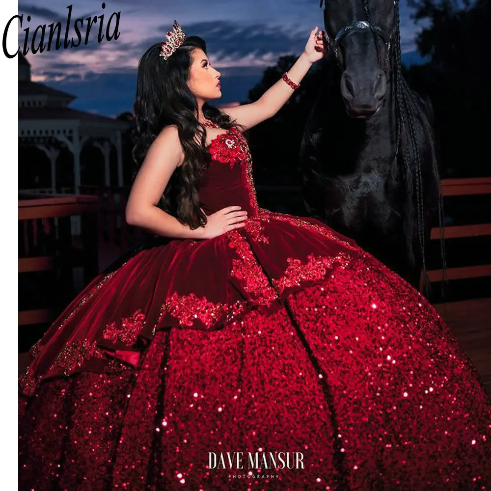 Vestidos De quinceañera con volantes De terciopelo rojo sin tirantes, vestido De baile con apliques De lentejuelas brillantes, corsé personalizado De encaje, Vestidos De XV Anos