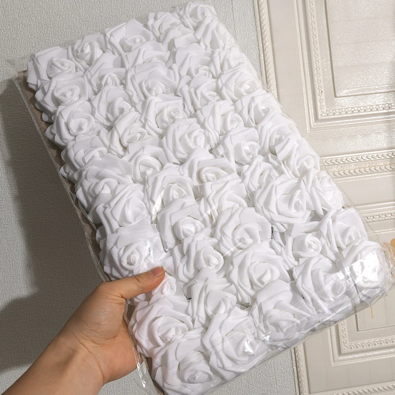50 sztuk/opakowanie Biała róża PE Sztuczna główka kwiatu z łodygą DIY Bukiet Dekoracja weselna Materiały do ​​​​albumu