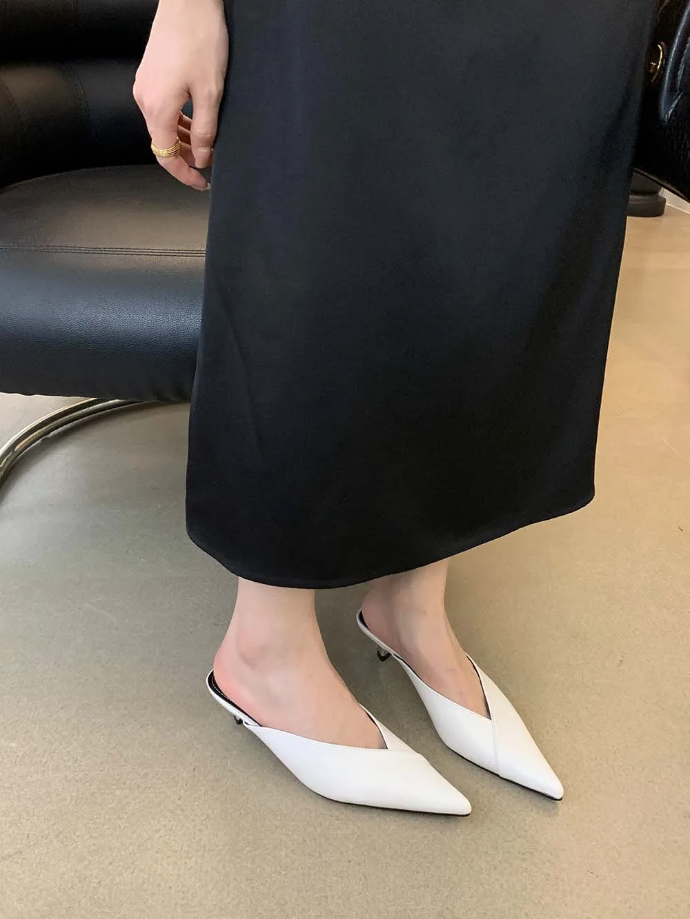 Pointed Toe Women Slides Slippers 2024 New Arrivals Fashion Outside Dress Shoes Thin Mid Heels White Black Khaki Brown Casual