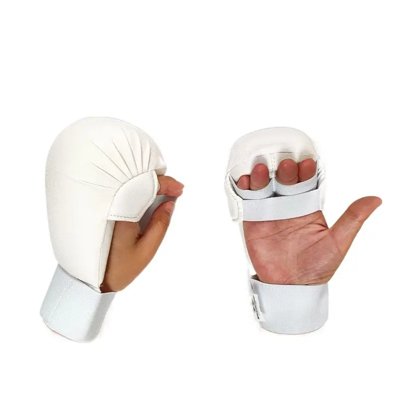 WKF قفازات الكاراتيه البيضاء عالية الجودة للبالغين والأطفال قفازات فنون الدفاع عن النفس التايكوندو حامي قفازات الملاكمة للجنسين الملاكمة التايلاندية