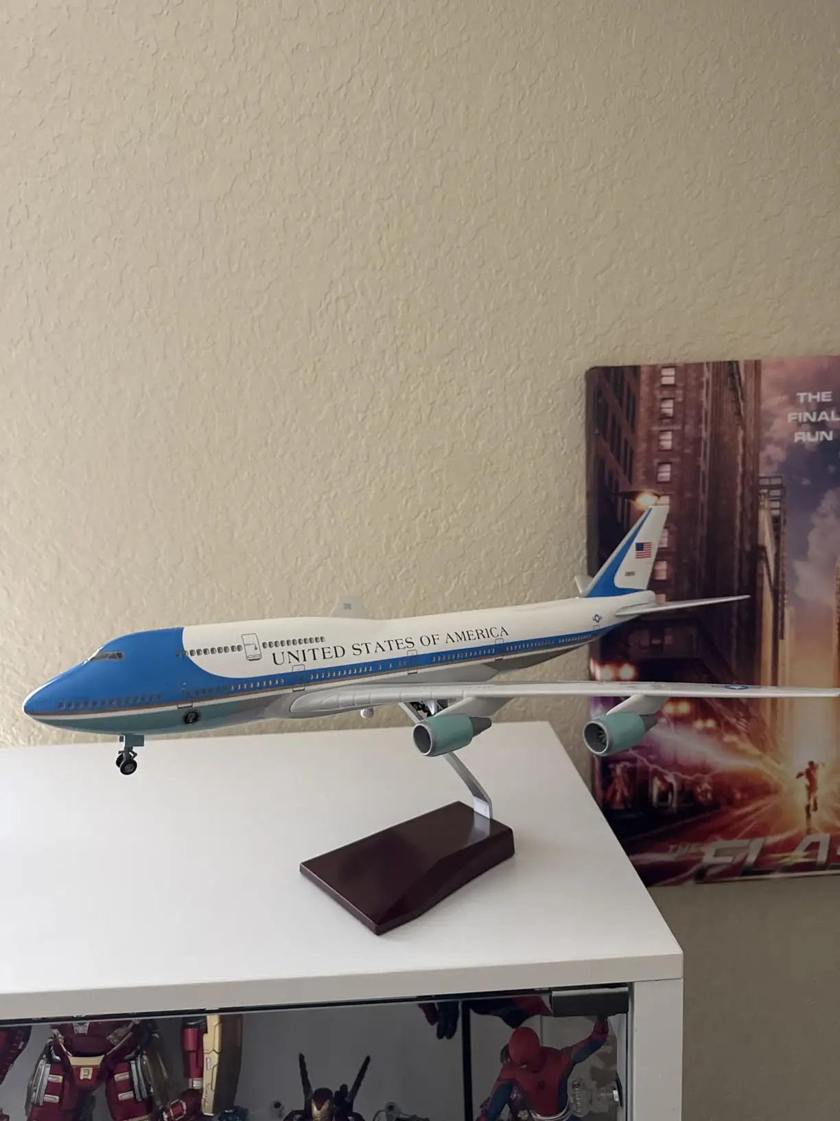 Model samolotu Boeing 747 Airways Air Force One w skali 1:150, pamiątkowy, wykonany z żywicy, z symulowanymi światłami LED i podwoziem, kolekcja. — 2