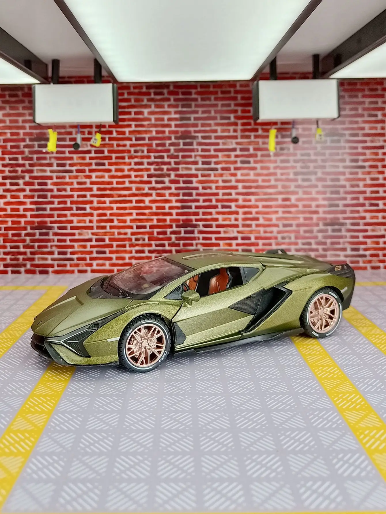 1:24 simulação Lamborghini Sian liga modelo de carro portas e capô do motor, porta-malas pode ser aberto tem funções de som e iluminação