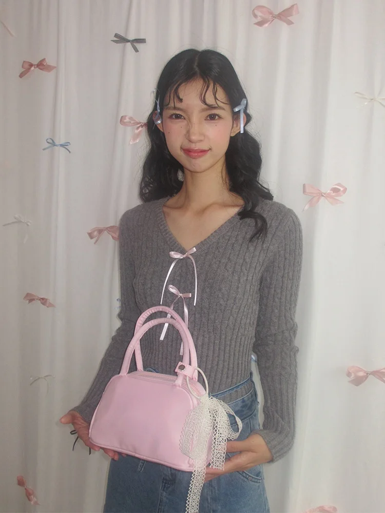 

Нежный базовый вязаный свитер с V-образным вырезом, розовым бантом и длинными рукавами, приталенный крой, розовый трикотаж, подарок MOF