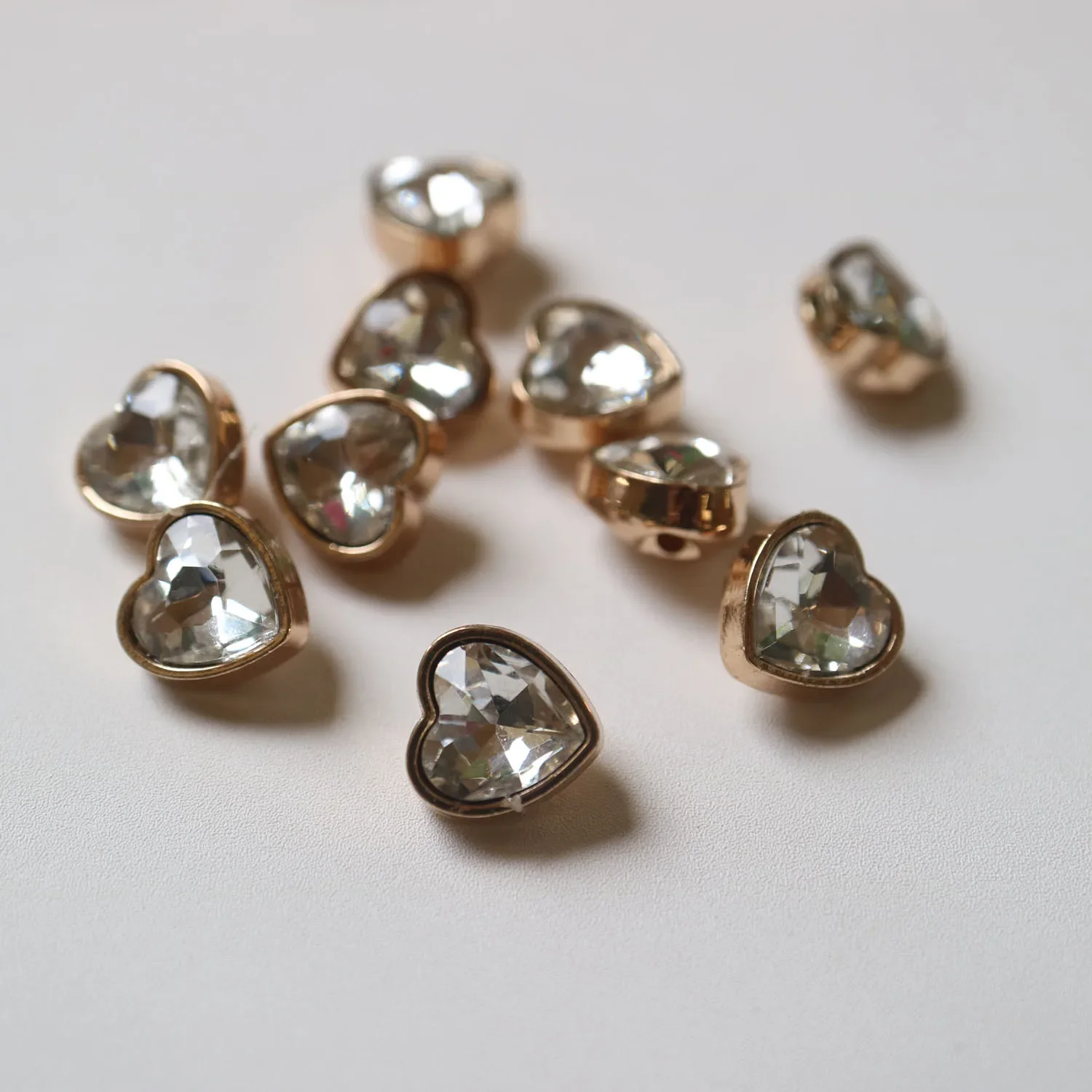 10 Stück/Set Strass-Kristallknöpfe für Hemden, 12 Farben, Glas-Herzknöpfe, Kleidungsdekoration, Schmuckzubehör, Anhänger – Detail 10
