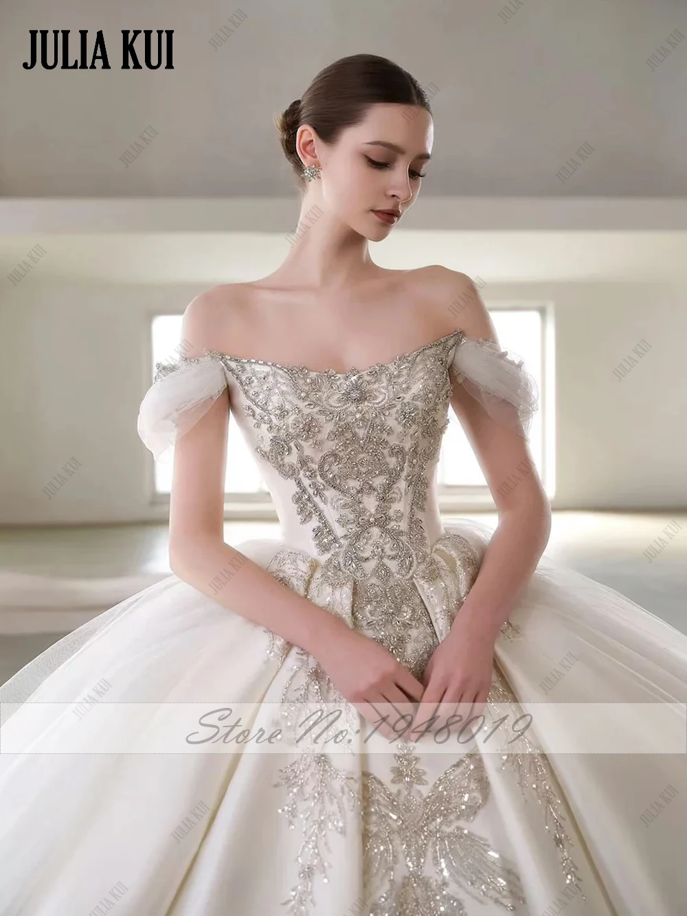 جوليا كوي مخصص خمر الساتان منتفخ الكرة ثوب فساتين الزفاف الديكور التطريز ذيل شابيل قبالة الكتف فساتين العروس #2