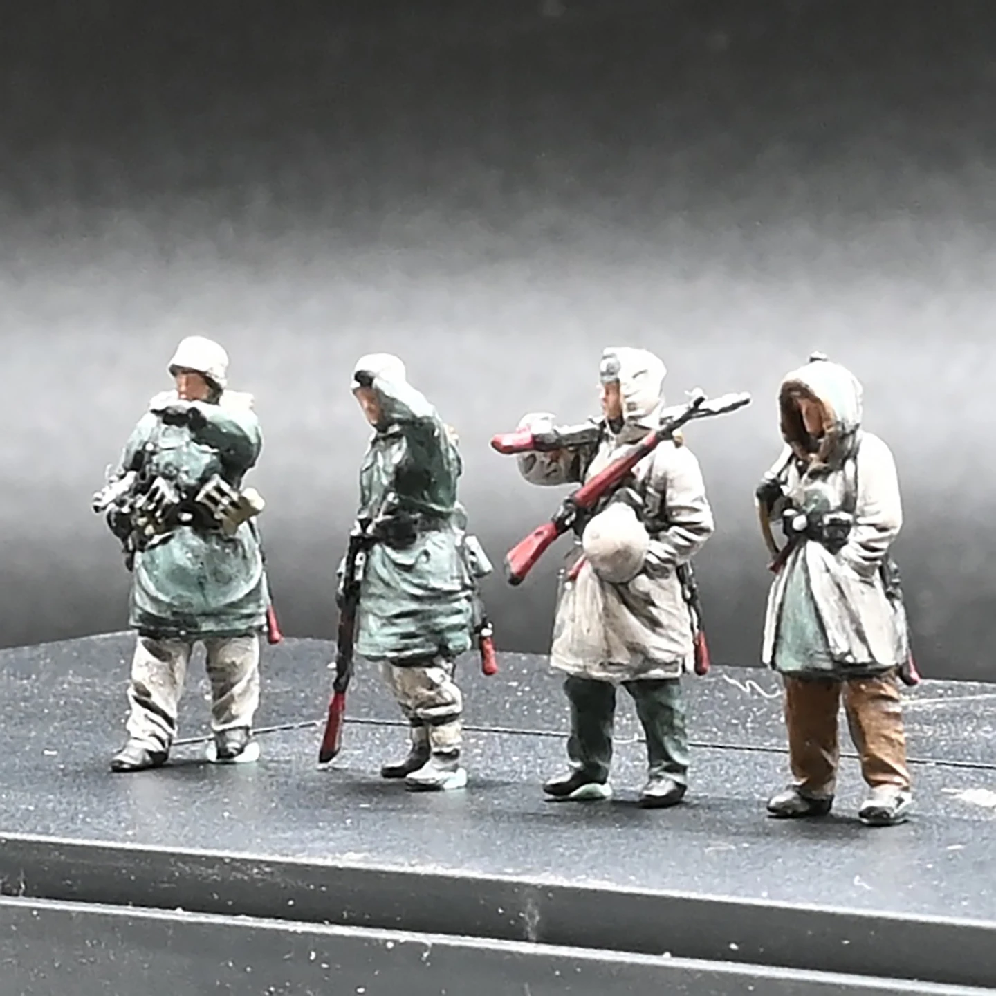 

1:72 Scale Resin Winter German Soldiers 4-person Scene Accessory Model Adult Toys Classic Nostalgia Gift Souvenir Static Display