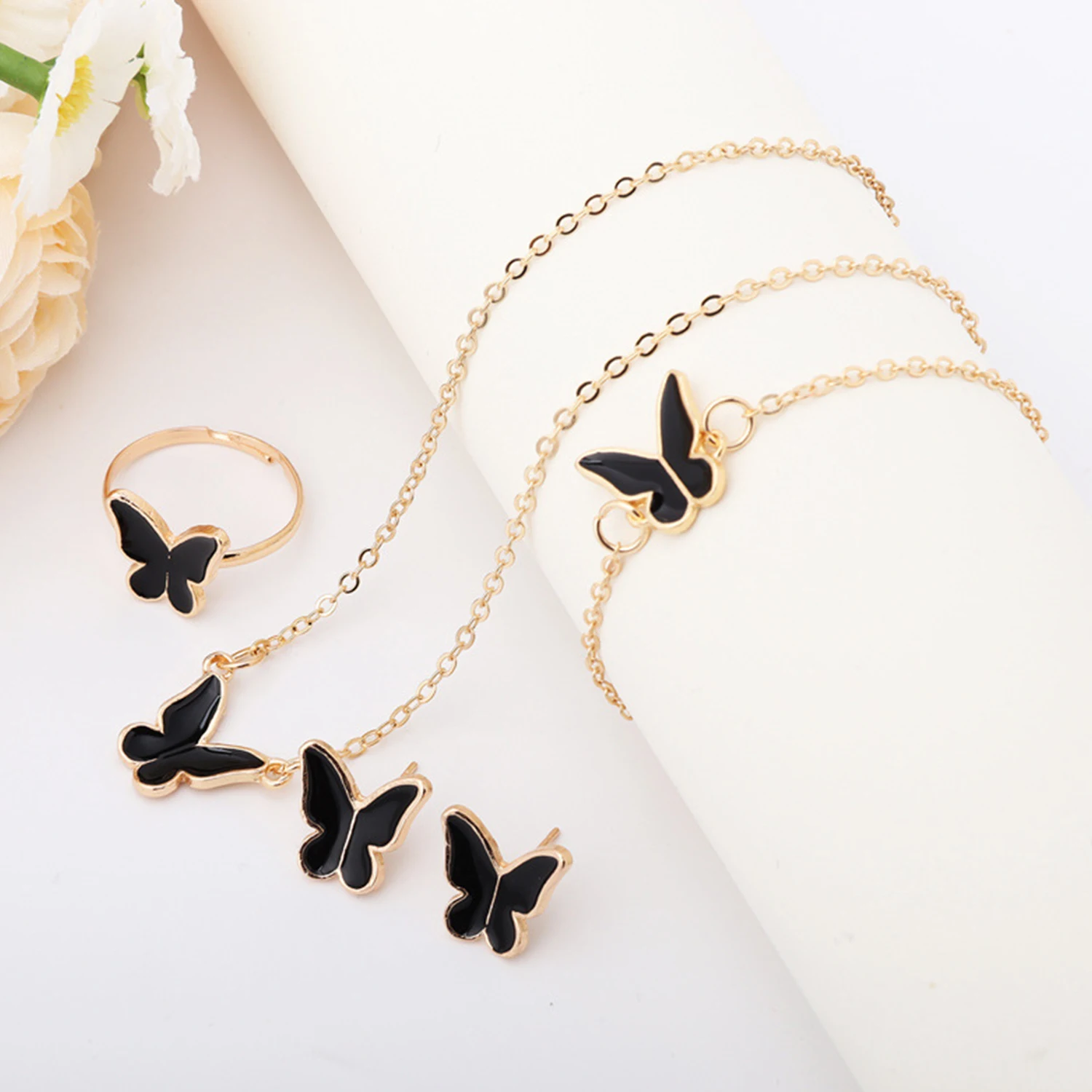 5 pz/set collana con ciondolo a farfalla squisita semplice Versatile catena di clavicola orecchini di moda anelli regalo di gioielli per le donne