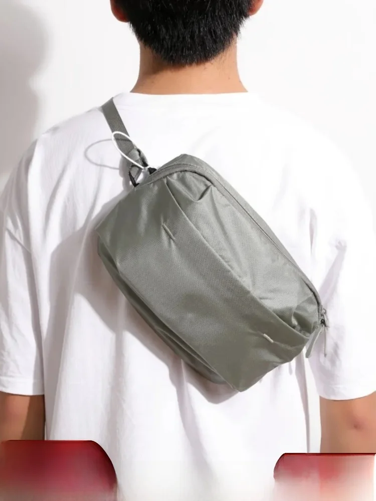 

Water-Resistant Nylon Crossbody Bag Unisex Vintage Trendy Shoulder Bag Durable Anti-Tear Ideal for Men And Women