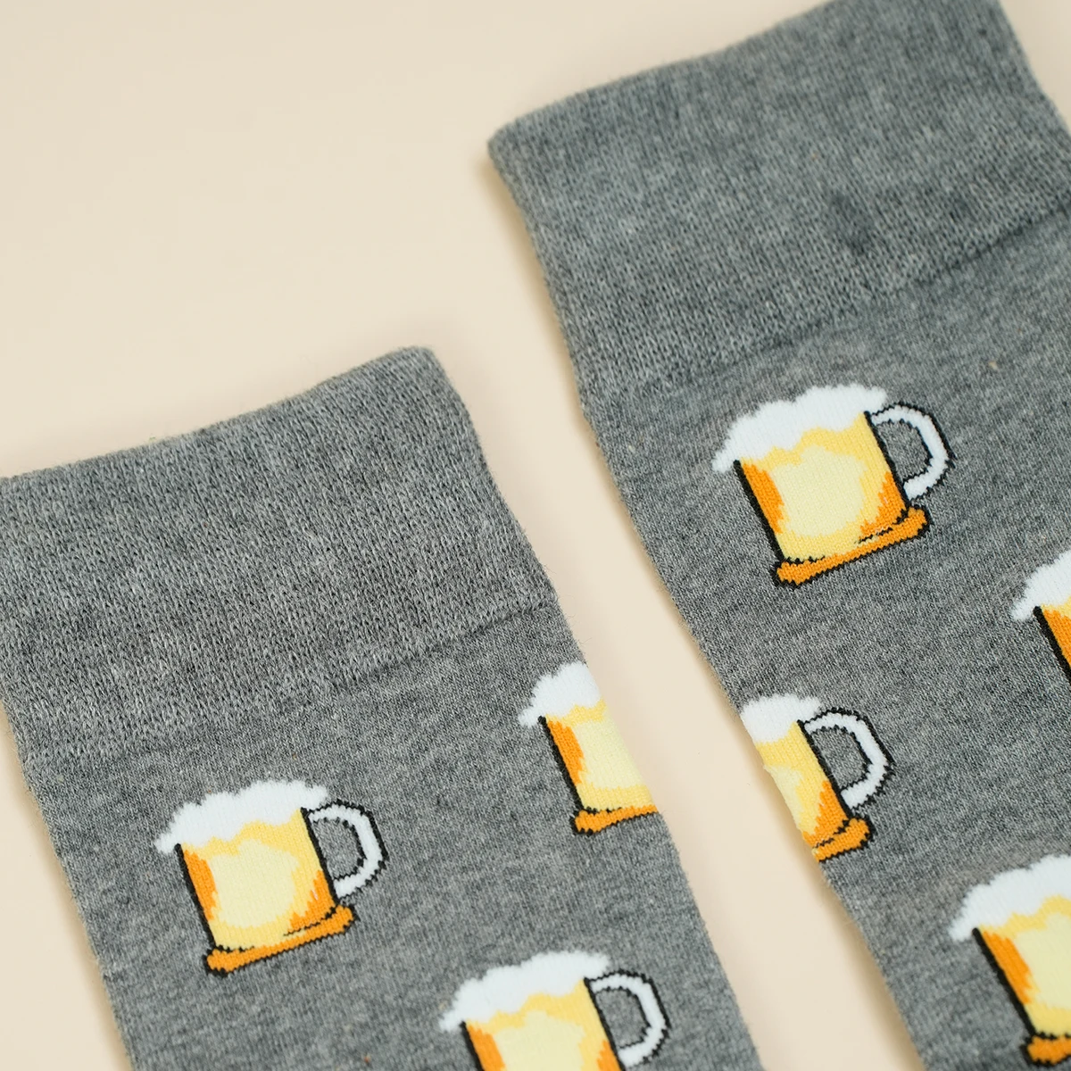 1 Pair Gray Sparkling Beer All Over Print Mid Calf Men\'s and Women\'s Socks Comfy Trendy Suit In All Seasons