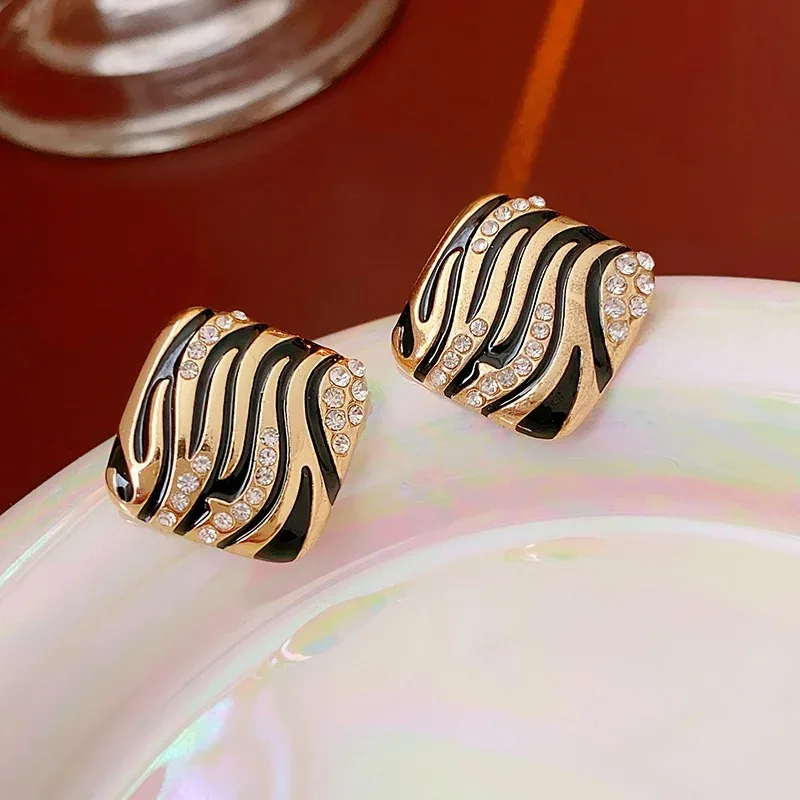 

Bohemian Striped Waves with Sparkling Cubic Zirconia Stud Earrings for Women Korean Luxury Jewellery Holiday Exquisite Gift
