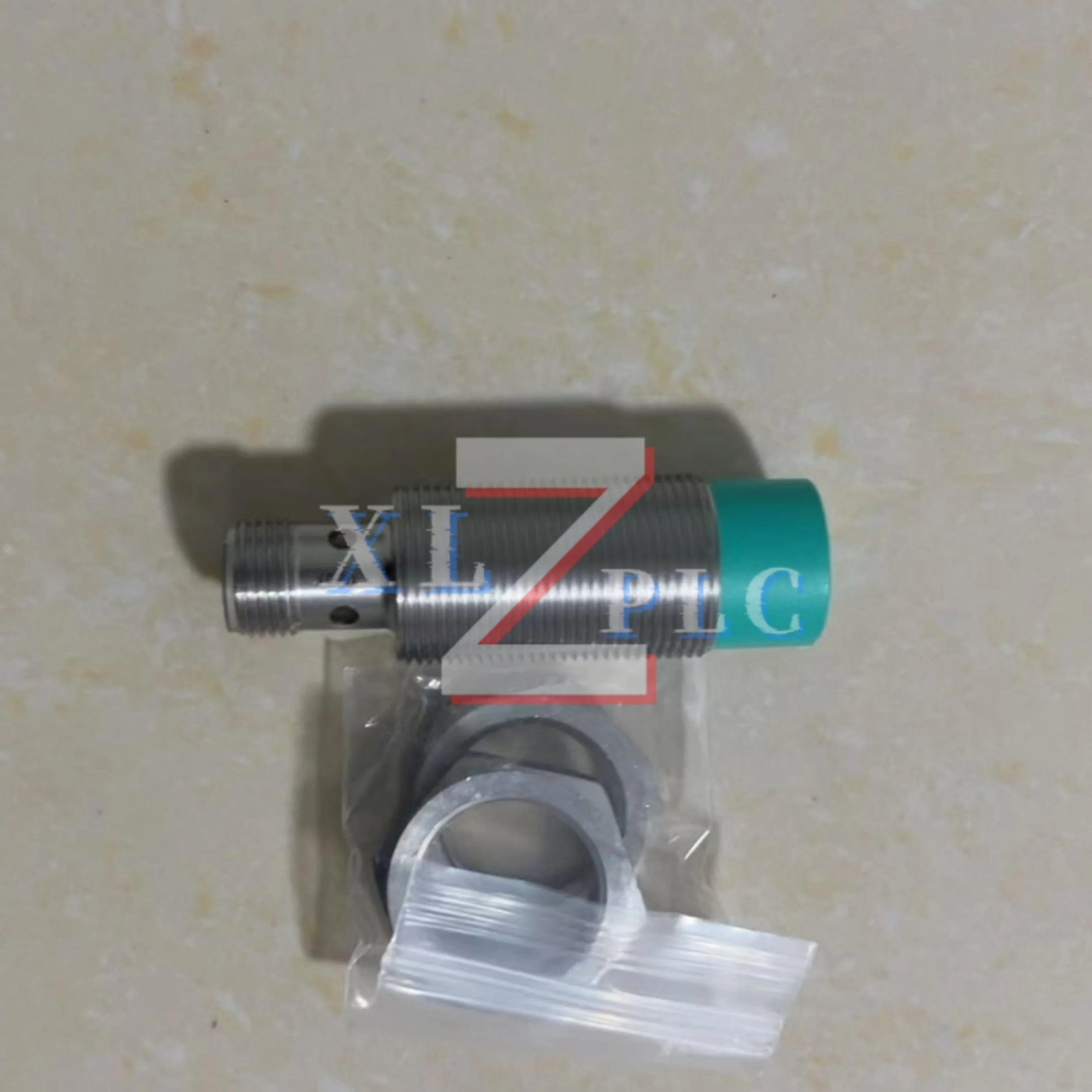 新しい箱入り NCN25-F35-A2-250-V1 NCN8-18GM40-NO-V1 誘導センサー