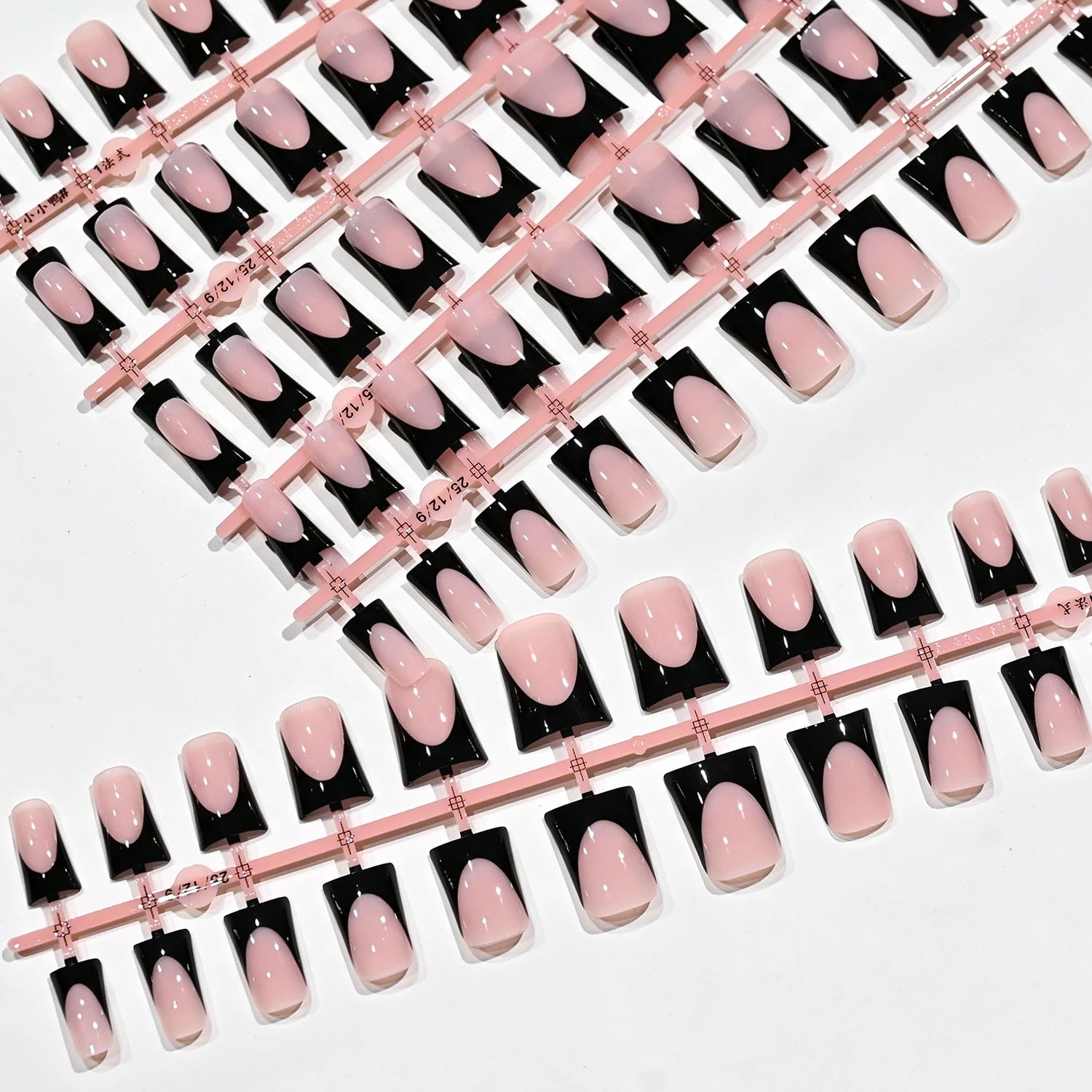 120 Stück glänzend schwarze französische Entennägel, Nude Medium Enten-French-Tips, Press-on-Nägel, 12 Größen, vollständige Abdeckung, wiederverwendbare Kunstnägel – Detail 6