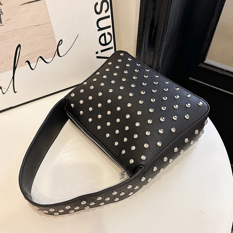 Modische Sling-Handtaschen, Shopper-Tasche, Nieten-Design, Hobo-Schultertaschen, 2024, schwarzer Punk-Stil, Unterarm-Schulter-Handtasche und Geldbörse – Detail 4