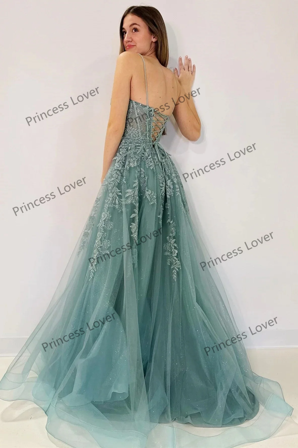 ชุดราตรีทรงเอไลน์ ประดับกลิตเตอร์ ลูกไม้ ปักเลื่อม ชุดงานแต่งงาน ชุดออกงาน  แบบสั่งตัดได้  คอร์เซ็ทแบบซีทรู  ชุดราตรีงานพรอม ผ้าทูล ทรงเอไลน์ ชุดเดรส