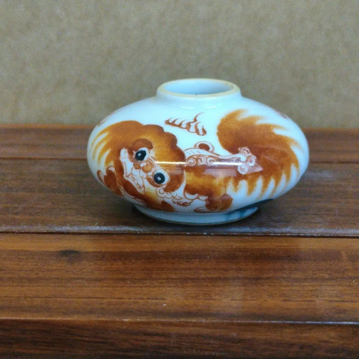 Chinese Antique Old Collection Taishi Shaobao Red Green Lion Water Utensil Decorative Ceramic Storage Jar