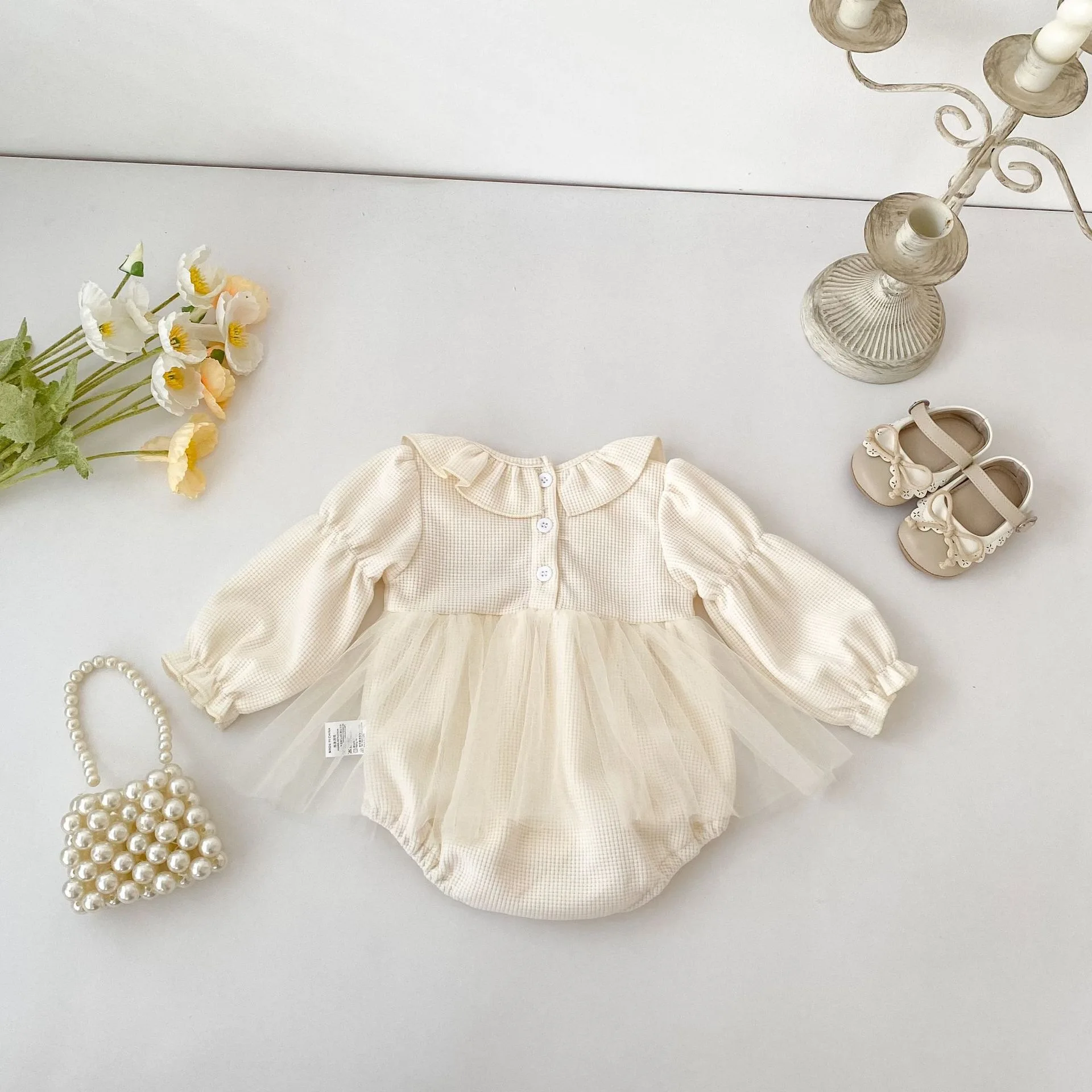Autumn style ruffle collar mesh dress with a sweet and beautiful look, featuring a flip collar hem and gauze skirt