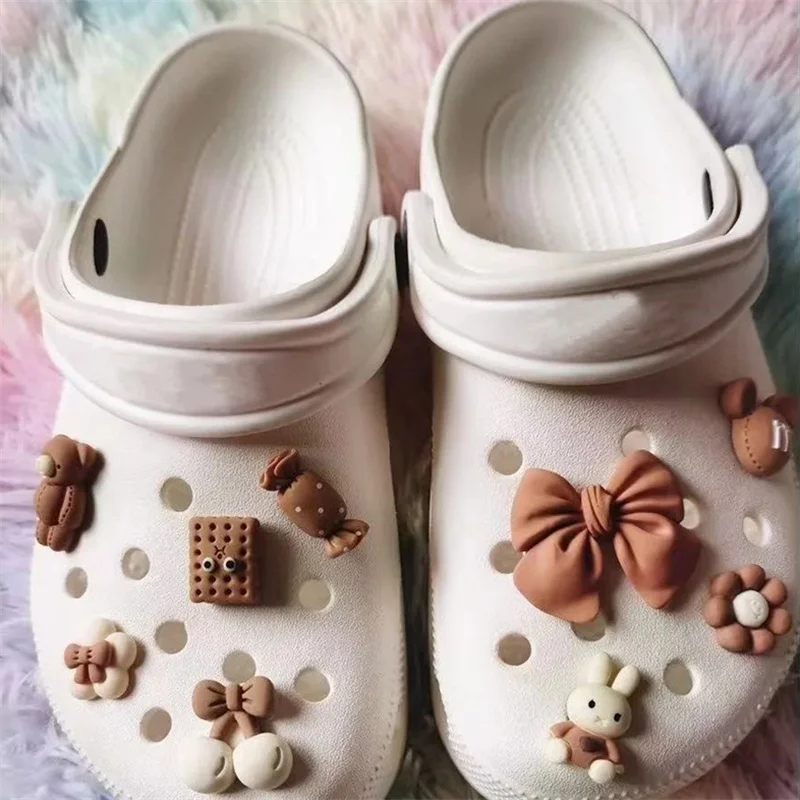 Breloques de chaussure mignonnes pour fille, bonbons, trou, décoration de chaussure, motif dessin animé, biscuit, ours, bricolage, accessoires de fleurs, 9/10 pièces