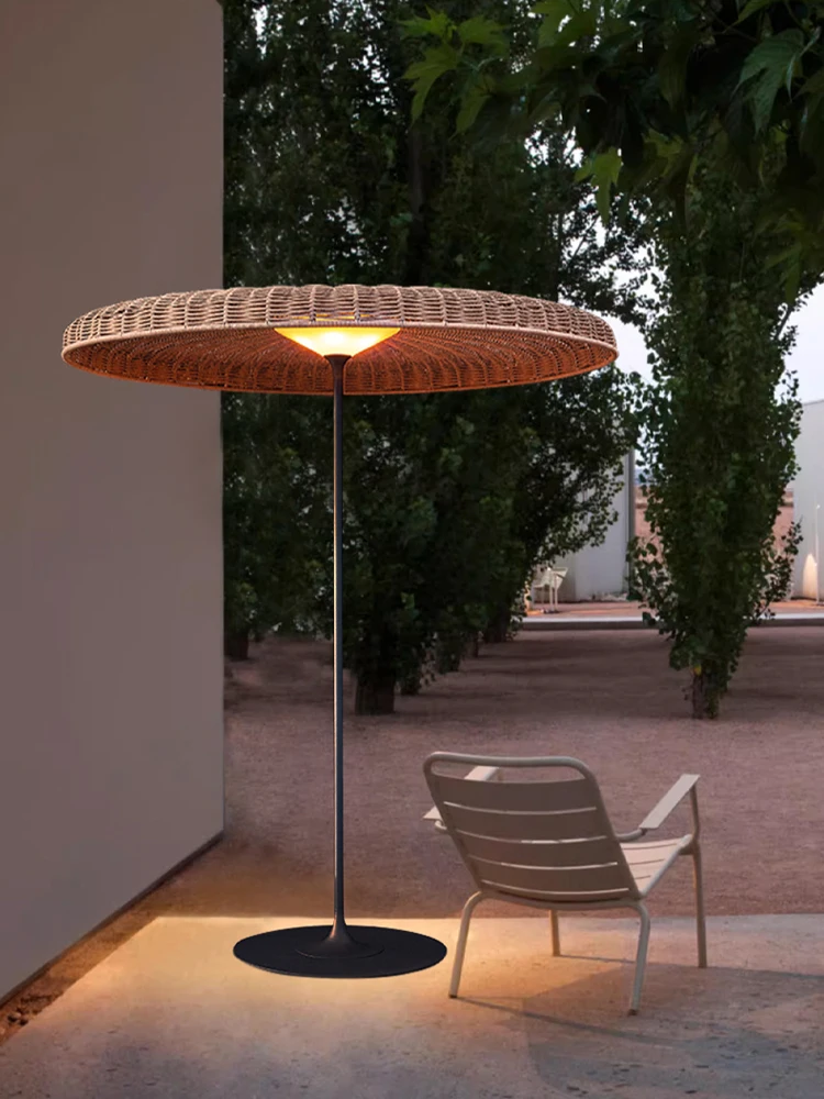 Paesaggio della villa con lampada da prato per esterni