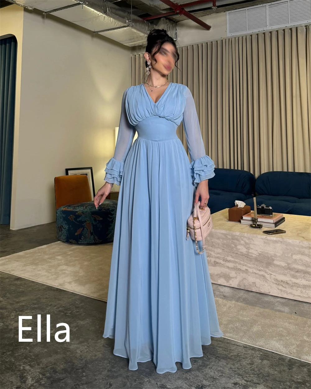 فستان سهرة شيفون أزرق رائع مخصص رسمي برقبة على شكل حرف v وأكمام طويلة وكشكشة متدرجة سويب تراين مناسبة مخصصة