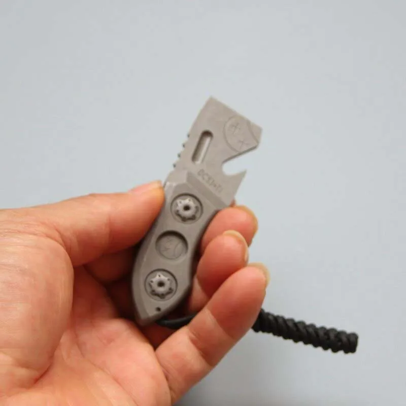 Outdoor Portable EDC Creative Titanium Alloy Pry Bar Bottle Opener Keychain Car Emergency Window Breaking Tool