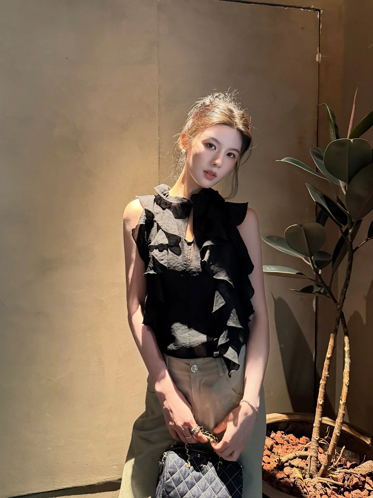 

Элегантная женская многослойная блузка Qiang Wenyanshi с кружевной отделкой, универсальная, без рукавов, полупрозрачная, на ощупь как вторая кожа