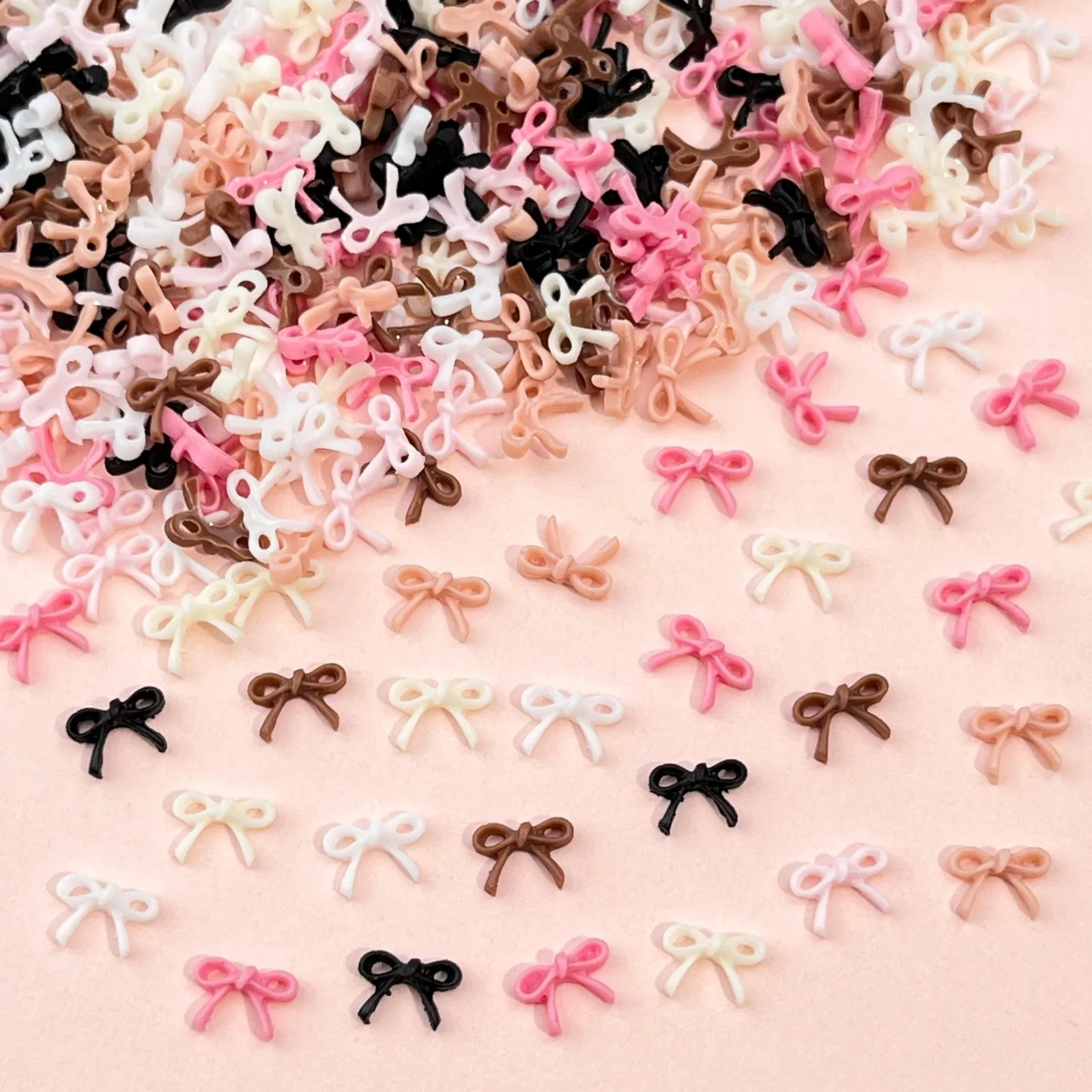 100 peças acessórios de arte de unha em forma de arco estéreo multicolorido, fáceis de criar estilos de arte de unha doce, pequenas decorações fofas para técnicos e entusiastas de unhas para arte de unhas diy, cores misturadas aleatórias