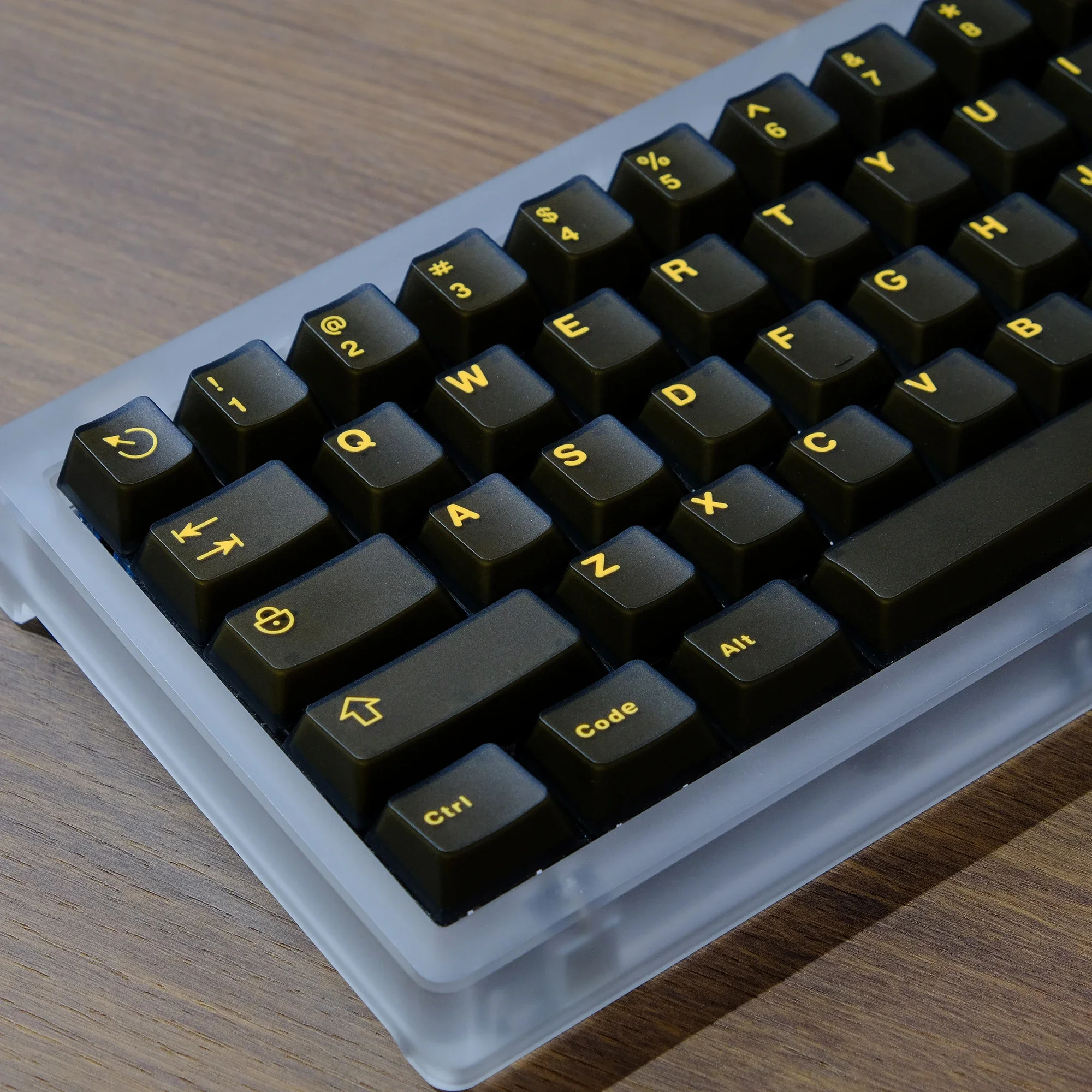 

Black Golden Translucent Keycaps Cherry Profile 121 Keys Double Shot Semitransparent ABS Keycaps for Cherry MX Switches Keyboard