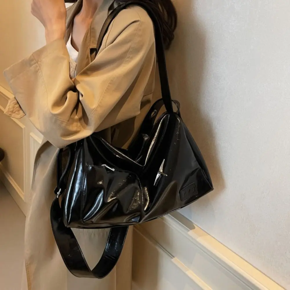 

Изысканная сумка-тоут в стиле панк из искусственной кожи, черная большая вместительная сумка Y2K подмышками, элегантная портативная сумка для боулинга на молнии