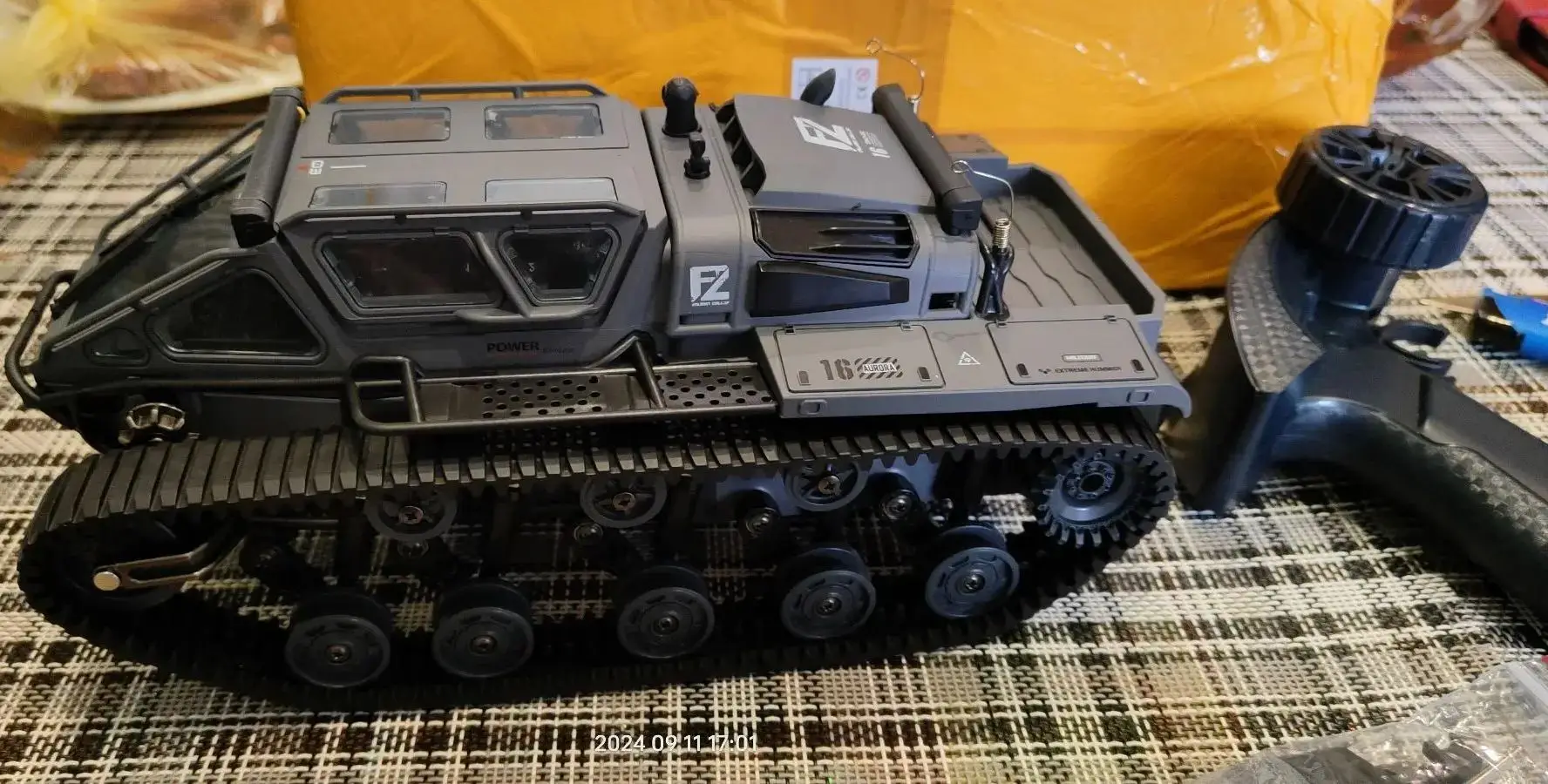 JJRC C8812 RIPSAW EV3-F4 フルスケール追跡 RC タンク