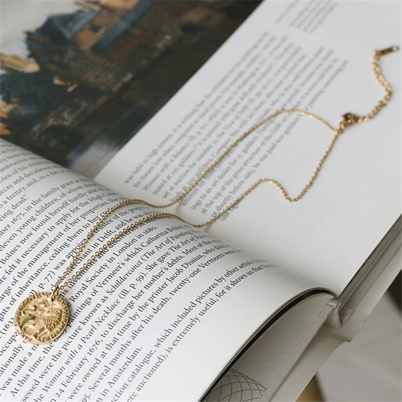 Titanium Steel Plated 18K Gold Lion Sculpture Coin necklace Fine Polished Animal Pendant for Women Clavicle Chain Choker Jewelry