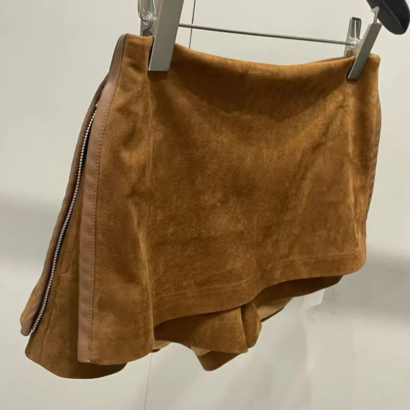 HKSH 2025 Jesień Nowa Damska Mini Spódniczka z Bocznym Zamkiem, Łączona ze Skóry PU, Zapobiegająca Prześwitywaniu, Amerykańska Modna, Seksowna Krótka Spódnico-spodnie HK13140