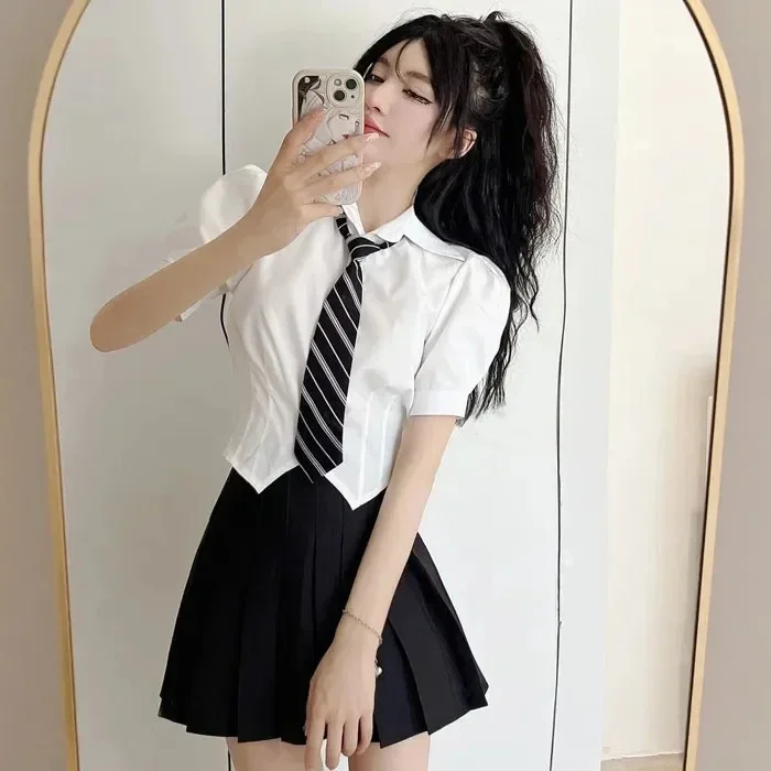 Camicia carina da donna con cravatta a bolle a maniche corte Crop Top estivo skinny Y2k Top T-shirt stile Accademia giapponese T-shirt slim fit